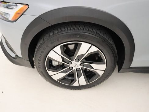 Used 2024 Volvo V60 B5 Cross Country Plus image 6