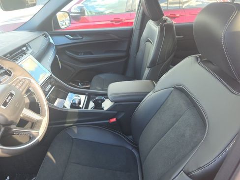 New 2025 Jeep Grand Cherokee L Altitude image 9