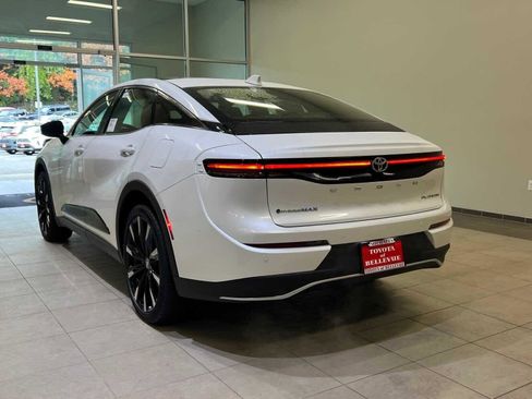 New 2026 Toyota Crown Platinum image 4