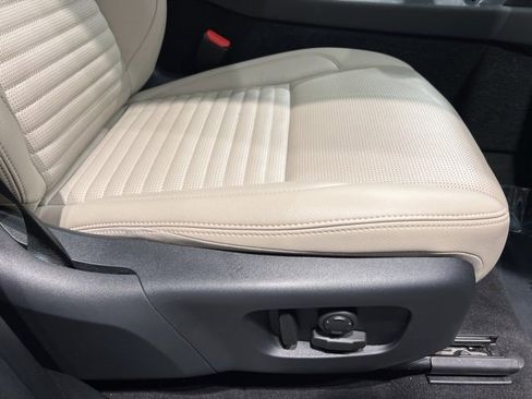 Used 2023 Land Rover Discovery Sport S image 54