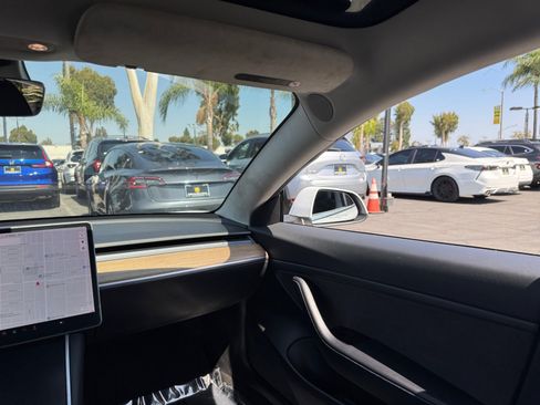 Used 2020 Tesla Model 3 Standard Range RWD image 18