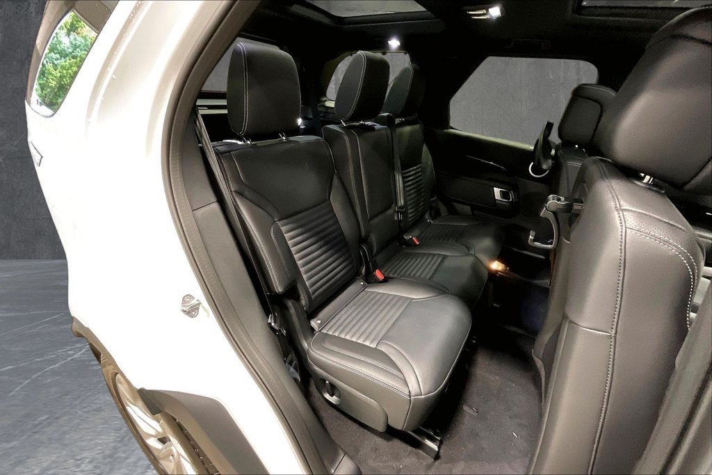 New 2026 Land Rover Discovery S AWD/4WD image 11