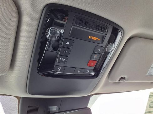 New 2026 Kia Carnival LX image 22