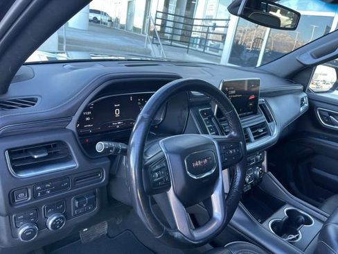 Used 2022 GMC Yukon XL SLT w/ SLT Premium Package image 8