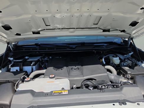 Used 2025 Toyota Tundra SR AWD/4WD image 10