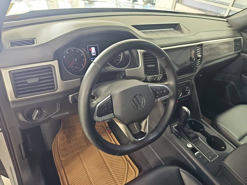 Used 2020 Volkswagen Atlas Cross Sport SE w/ Panoramic Sunroof Package FWD image 21