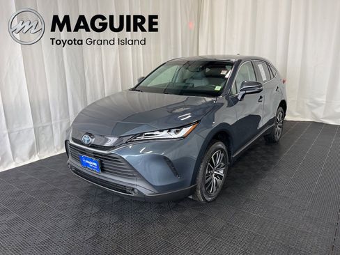 Used 2023 Toyota Venza LE image 1