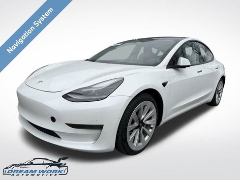 Used 2021 Tesla Model 3 Standard Range Plus image 1