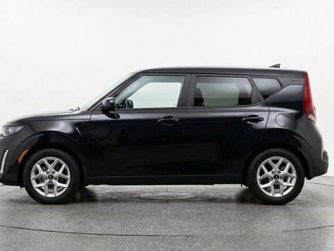 Used 2025 Kia Soul LX w/ LX Technology Package FWD image 5