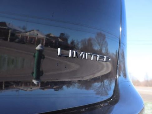New 2026 Chrysler Pacifica Limited FWD image 38