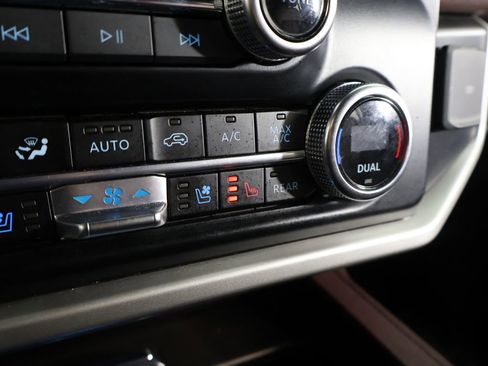 Used 2024 Ford Expedition Limited RWD image 58