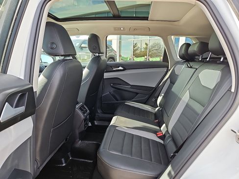 Certified 2023 Volkswagen Taos SEL image 8