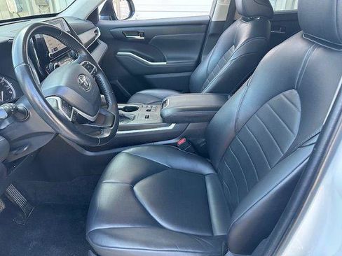 Used 2023 Toyota Highlander XLE FWD image 13
