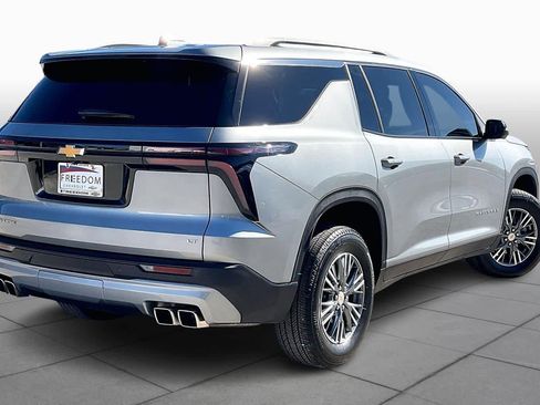 Used 2024 Chevrolet Traverse LT image 12