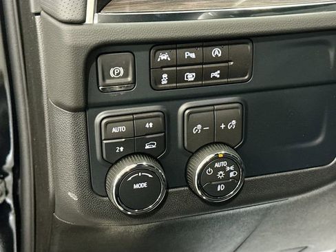 New 2025 Chevrolet Suburban Premier image 11