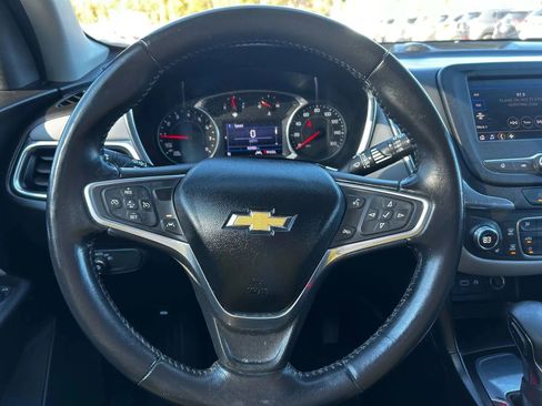 Used 2022 Chevrolet Equinox LT w/ Driver Convenience Package image 10