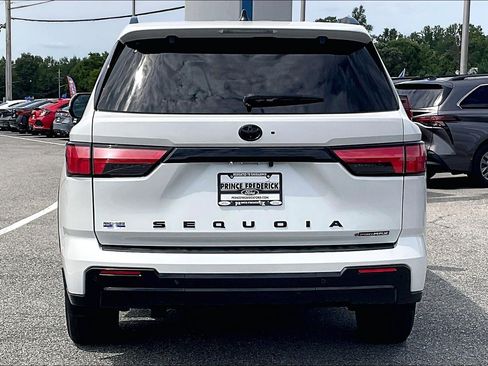 Used 2025 Toyota Sequoia Platinum AWD/4WD image 4