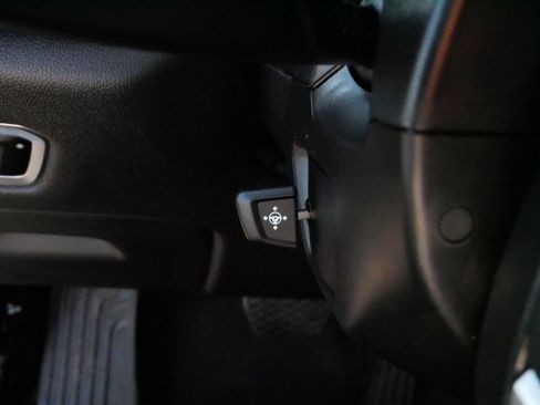 Used 2023 BMW X5 xDrive40i w/ Premium Package image 32