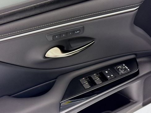 Certified 2025 Lexus ES 300h w/ Premium Package FWD image 23