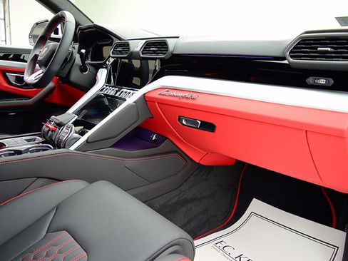 Used 2024 Lamborghini Urus S image 35