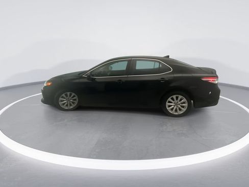 Used 2020 Toyota Camry LE FWD image 3