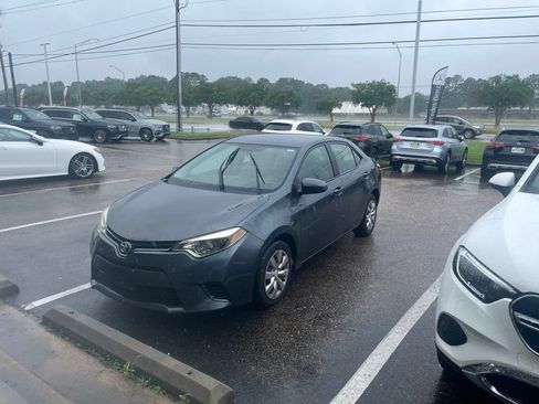 Used 2015 Toyota Corolla LE FWD image 3