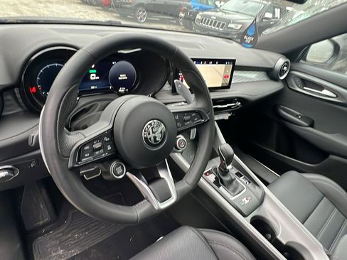 Used 2024 Alfa Romeo Tonale Veloce w/ Premium Interior Package image 25