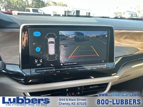 Used 2025 Volkswagen Atlas SE AWD/4WD image 17
