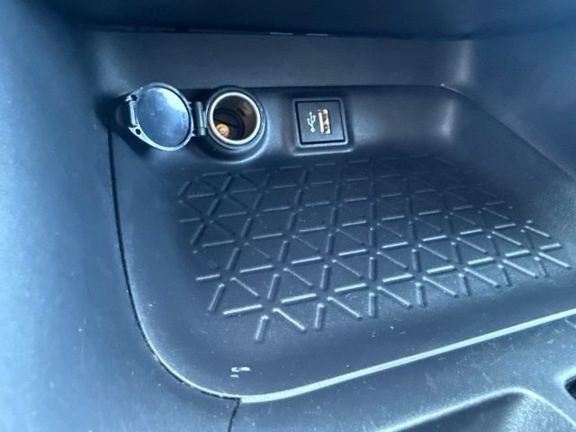 Used 2025 Toyota RAV4 XLE AWD/4WD image 20
