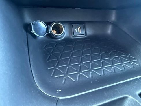 Used 2025 Toyota RAV4 XLE AWD/4WD image 20