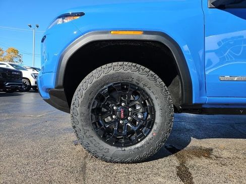 New 2026 GMC Canyon Elevation w/ Convenience Package image 15