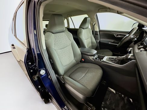 Used 2021 Toyota RAV4 XLE FWD image 28