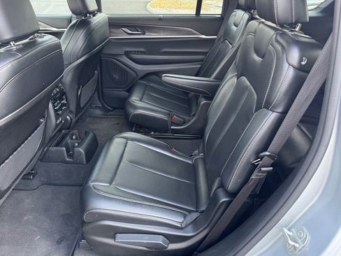 Used 2024 Jeep Grand Cherokee L Limited w/ Luxury Tech Group II image 8