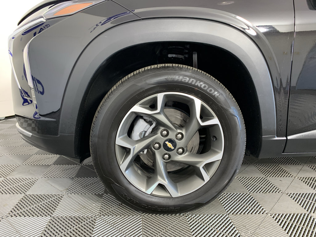 Used 2025 Chevrolet Trax LT FWD image 11