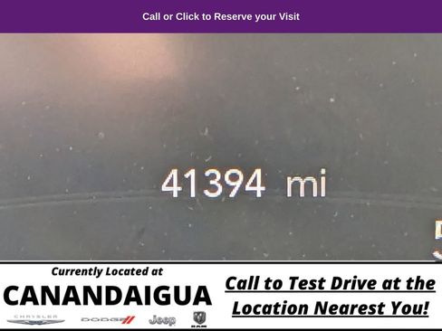 Used 2023 Chrysler Pacifica Touring-L image 14