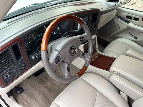 Used 2005 Cadillac Escalade AWD image 17