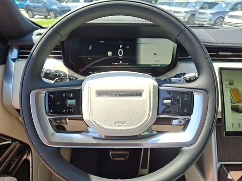 New 2025 Land Rover Range Rover Long Wheelbase SE image 5