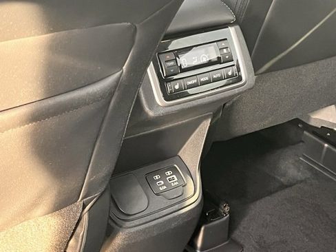 Used 2023 Subaru Ascent Limited image 22