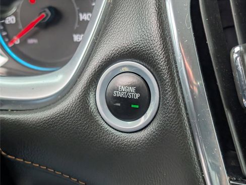 Used 2018 Chevrolet Traverse LT image 25