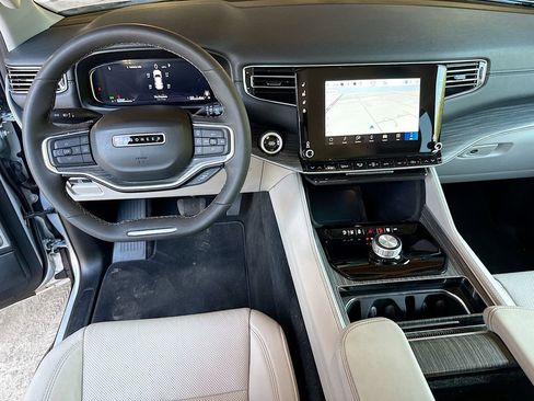 Used 2024 Jeep Wagoneer Series II w/ Flexible Seating Group RWD image 25