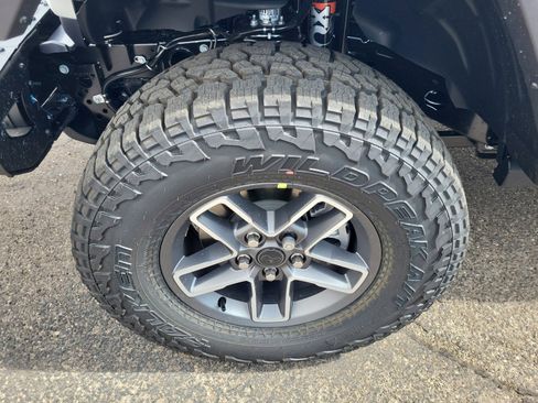 New 2025 Jeep Gladiator Mojave image 32