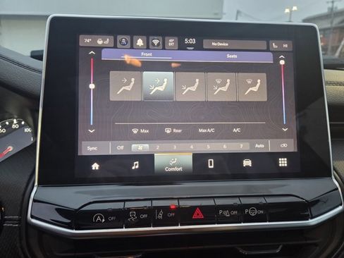 Used 2024 Jeep Compass Latitude w/ Sun and Sound Group image 16