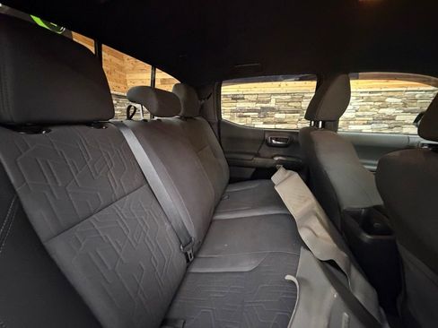 Used 2019 Toyota Tacoma TRD Sport AWD/4WD image 30