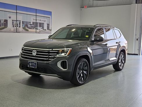 Used 2026 Volkswagen Atlas SE FWD image 4