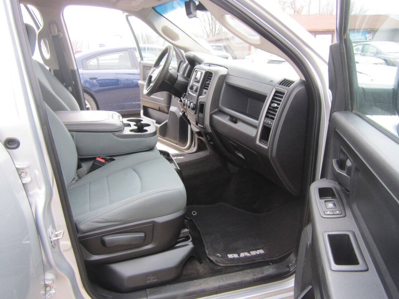 Used 2016 RAM 1500 Express RWD image 10