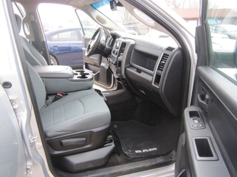 Used 2016 RAM 1500 Express RWD image 10