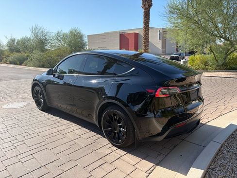 Used 2020 Tesla Model Y Long Range AWD/4WD image 3