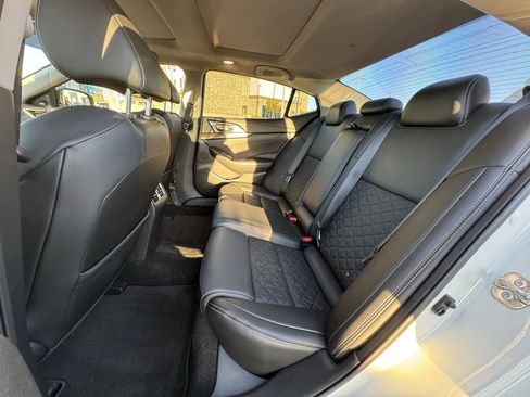 Used 2017 Nissan Maxima Platinum image 6