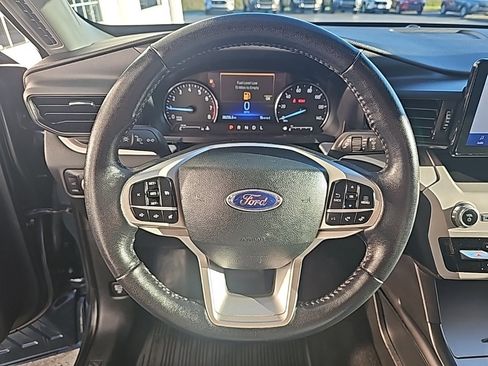 Used 2023 Ford Explorer XLT image 15