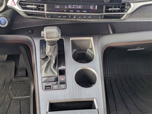 Used 2023 Toyota Sienna XSE image 21